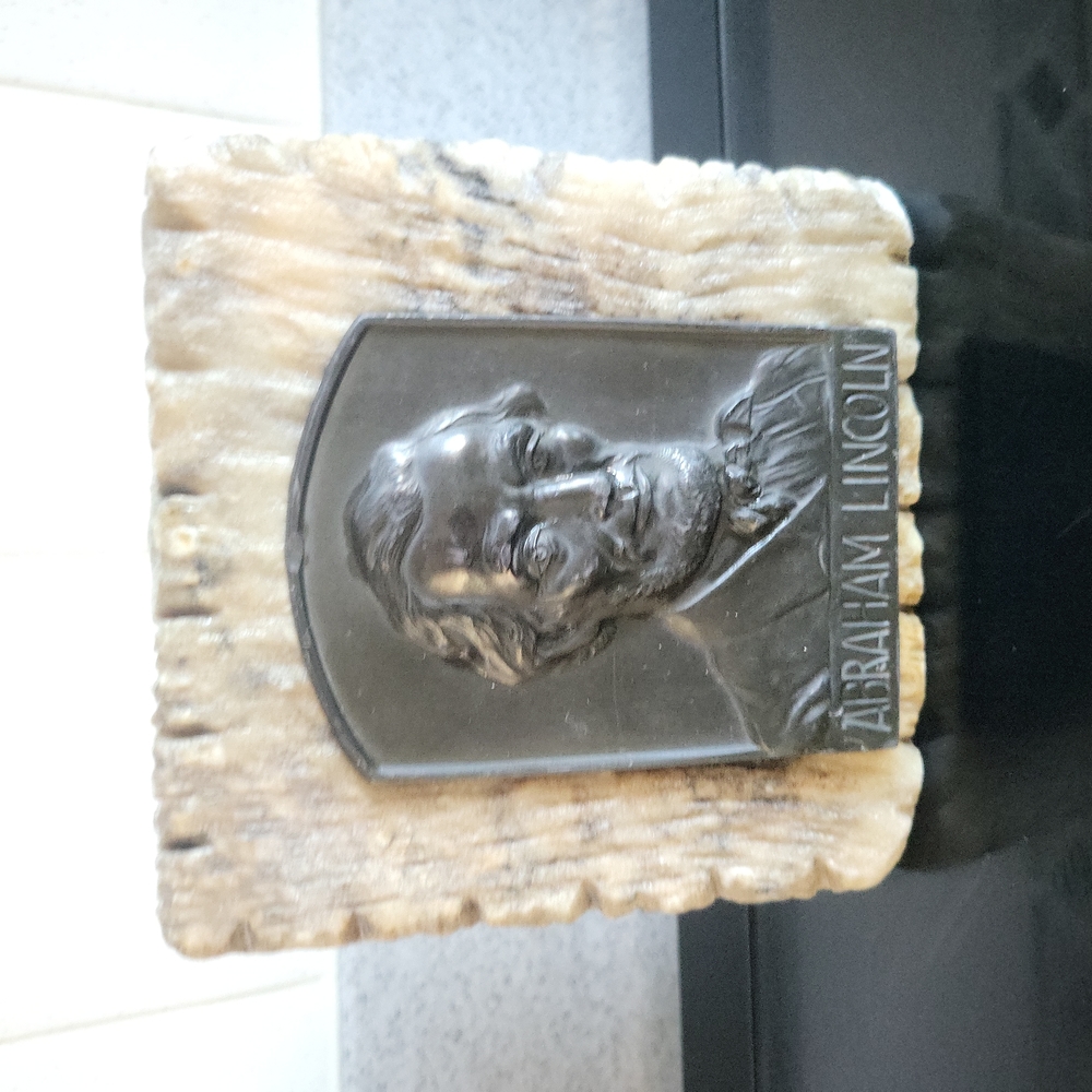 Vintage Paperweight / Bookend of Abraham Lincoln 5"